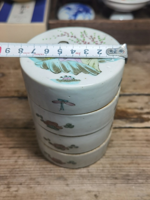 古玩陶瓷粉彩桃花美女圖節盒拍賣，當前價格688元