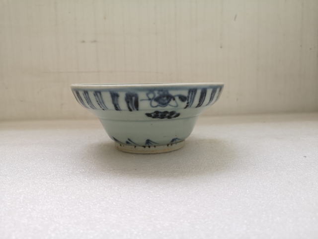 古玩陶瓷青花花卉紋折腰碗拍賣(mài),當(dāng)前價(jià)格780元