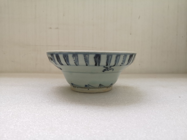 古玩陶瓷青花花卉紋折腰碗拍賣(mài),當(dāng)前價(jià)格780元