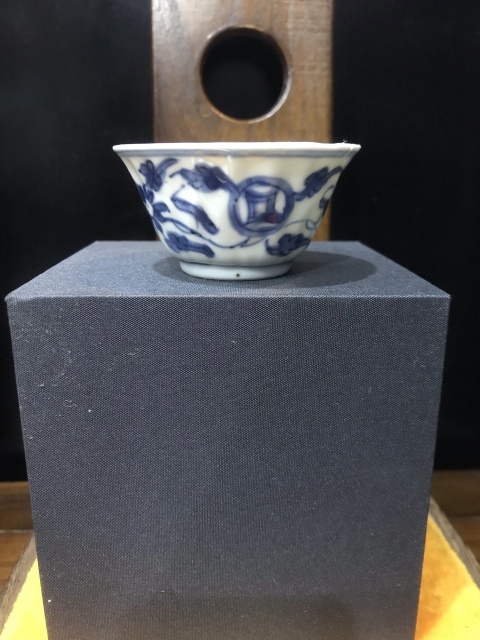 古玩陶瓷康熙·青花花卉紋杯真品鑒賞圖