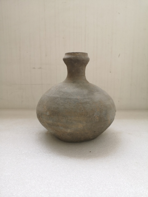 古玩陶瓷灰陶蒜頭瓶拍賣，當(dāng)前價格980元