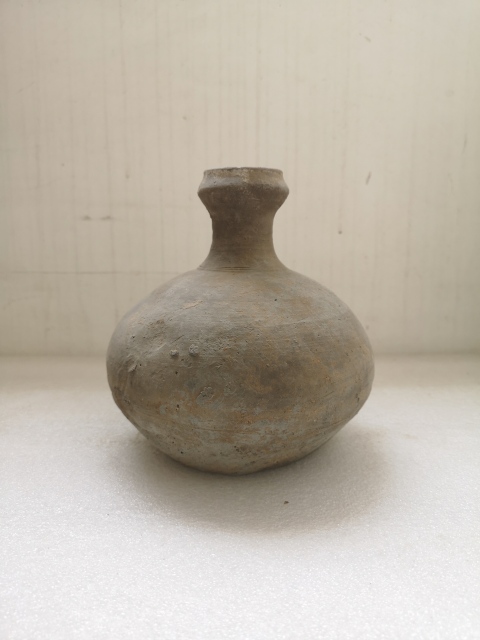 古玩陶瓷灰陶蒜頭瓶拍賣，當(dāng)前價格980元