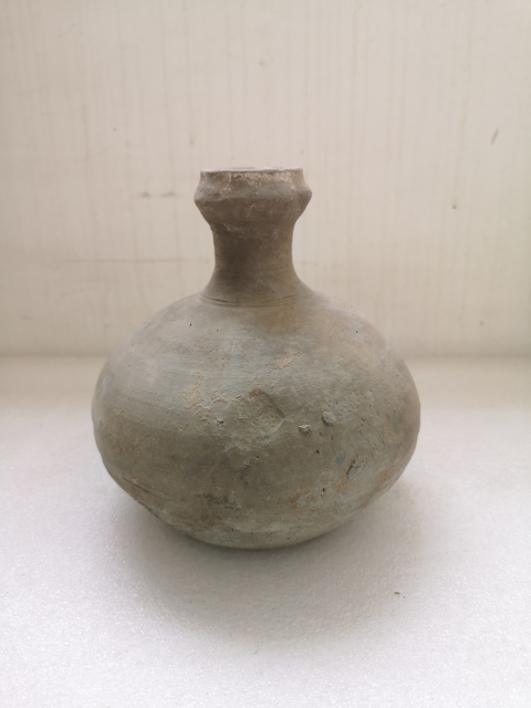 古玩陶瓷灰陶蒜頭瓶拍賣，當(dāng)前價格980元