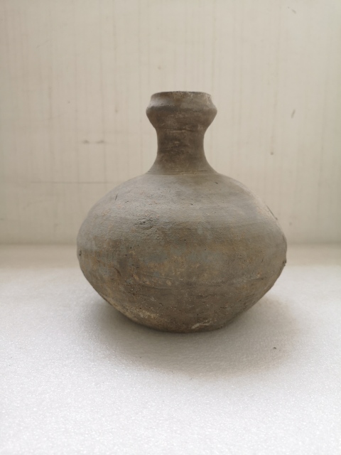 古玩陶瓷灰陶蒜頭瓶拍賣，當(dāng)前價格980元