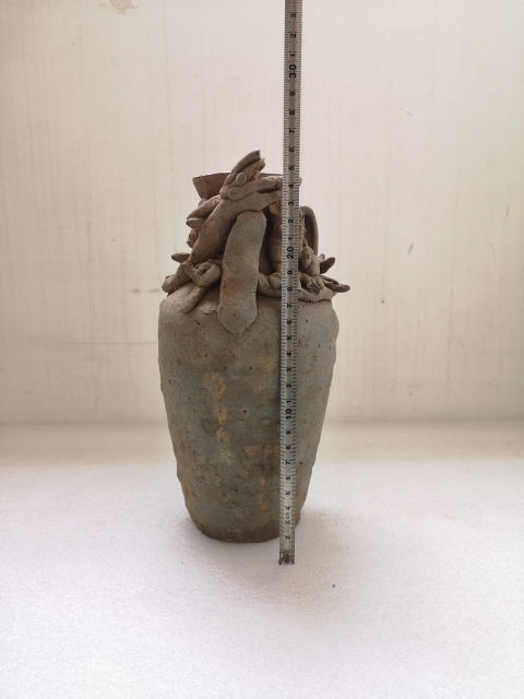 古玩陶瓷素胎貼塑龍紋人物撇口瓶拍賣,當前價格450元