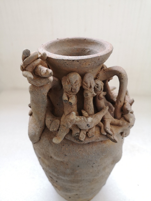 古玩陶瓷素胎貼塑龍紋人物撇口瓶拍賣,當前價格450元