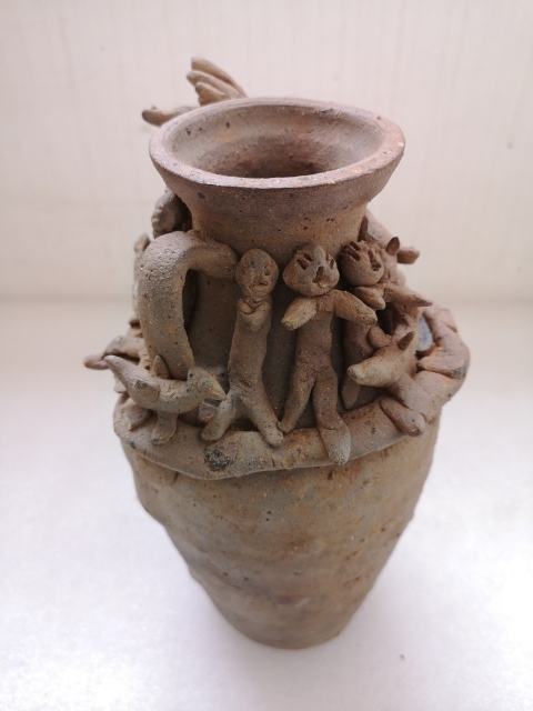 古玩陶瓷素胎貼塑龍紋人物撇口瓶拍賣,當前價格450元