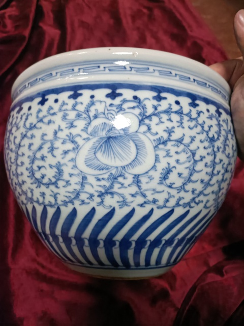 古玩陶瓷纏枝花卉紋青花缸拍賣,當前價格6888元