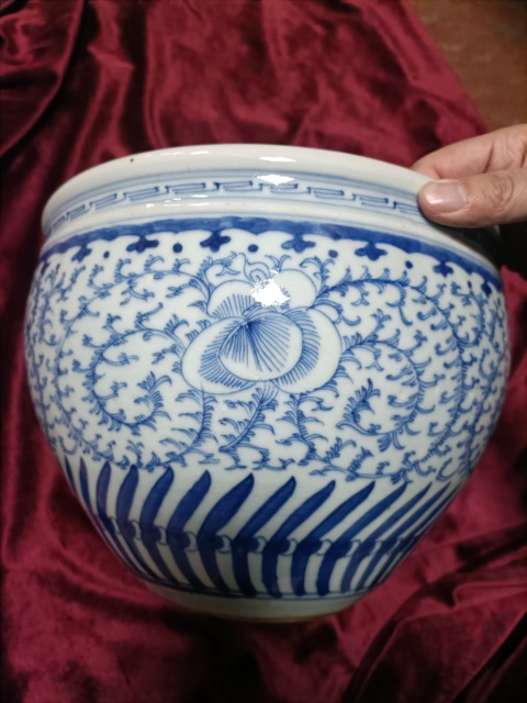 古玩陶瓷纏枝花卉紋青花缸拍賣,當前價格6888元