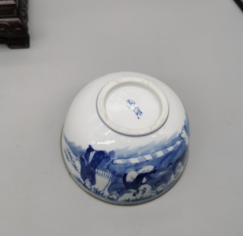 古玩陶瓷晚清光緒青花人物臥足碗拍賣，當前價格3500元