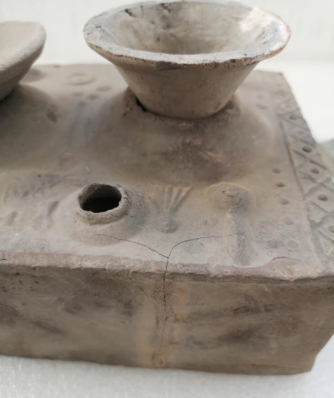 古玩陶瓷灰陶灶臺拍賣,當前價格398元