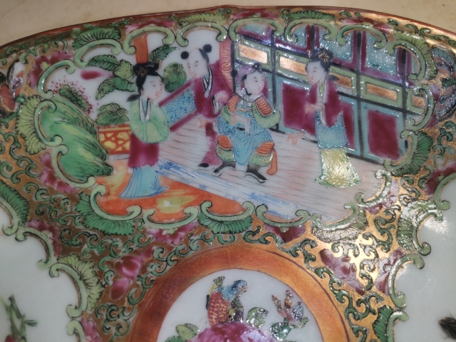 古玩陶瓷清中晚期 廣彩花鳥人物故事紋海棠盤拍賣,當前價格2000元