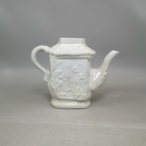 古玩陶瓷清末民國人物花卉紋白釉執壺拍賣，當前價格388元