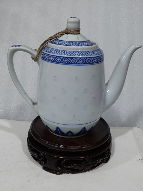 古玩陶瓷青花玲瓏紋茶壺拍賣,當(dāng)前價(jià)格488元