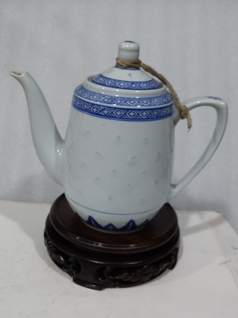 古玩陶瓷青花玲瓏紋茶壺拍賣,當(dāng)前價(jià)格488元