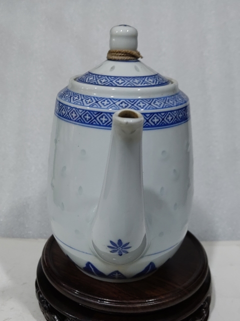 古玩陶瓷青花玲瓏紋茶壺拍賣,當(dāng)前價(jià)格488元