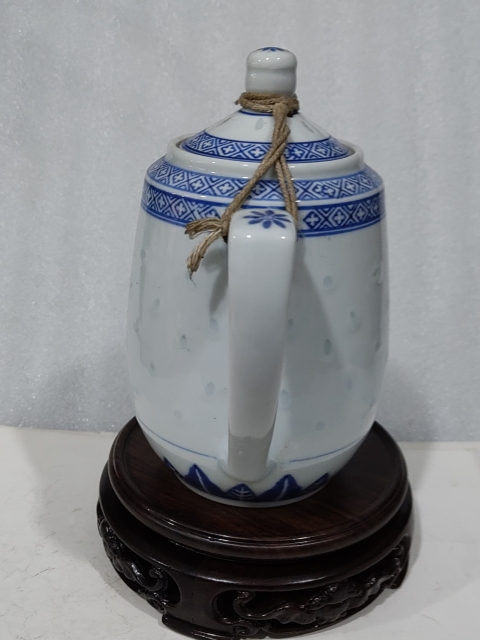 古玩陶瓷青花玲瓏紋茶壺拍賣,當(dāng)前價(jià)格488元