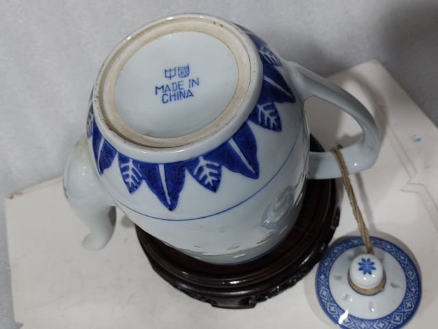 古玩陶瓷青花玲瓏紋茶壺拍賣,當(dāng)前價(jià)格488元