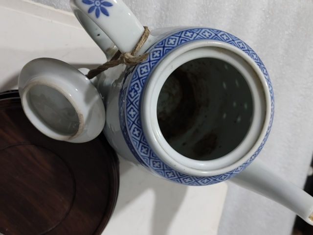 古玩陶瓷青花玲瓏紋茶壺拍賣,當(dāng)前價(jià)格488元