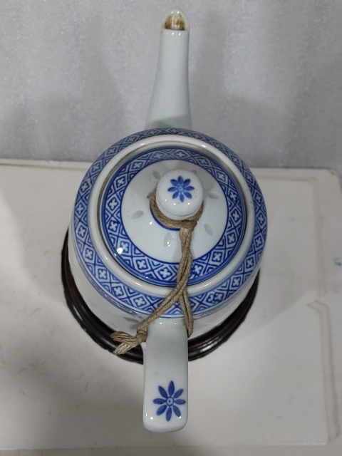古玩陶瓷青花玲瓏紋茶壺拍賣,當(dāng)前價(jià)格488元