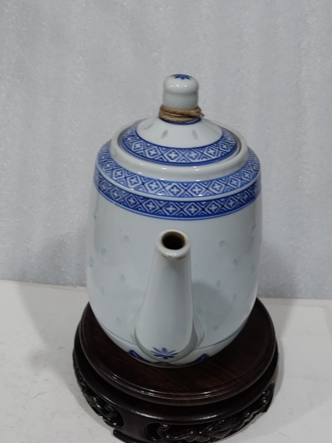 古玩陶瓷青花玲瓏紋茶壺拍賣,當(dāng)前價(jià)格488元