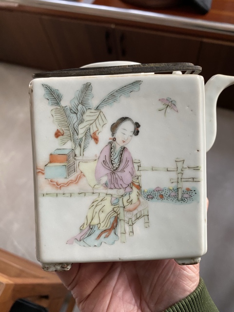 古玩陶瓷侍女人物茶壺拍賣，當前價格13800元