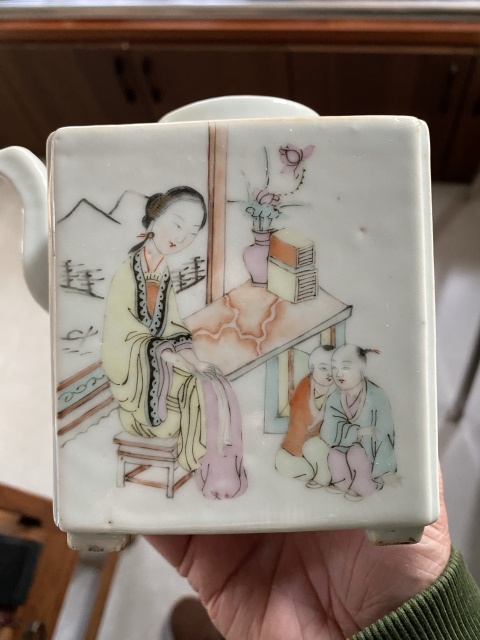 古玩陶瓷侍女人物茶壺拍賣，當前價格13800元