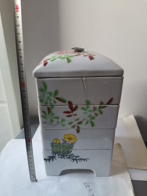 古玩陶瓷花卉紋疊盒拍賣，當前價格1766元
