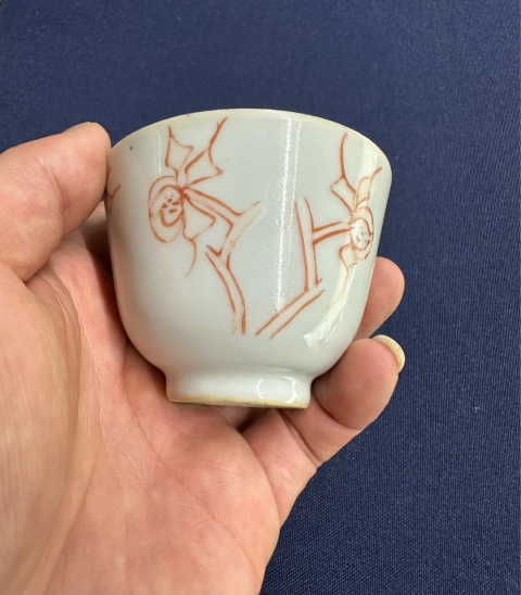 古玩陶瓷清晚期礬紅彩花卉紋仰鐘杯拍賣，當前價格1200元
