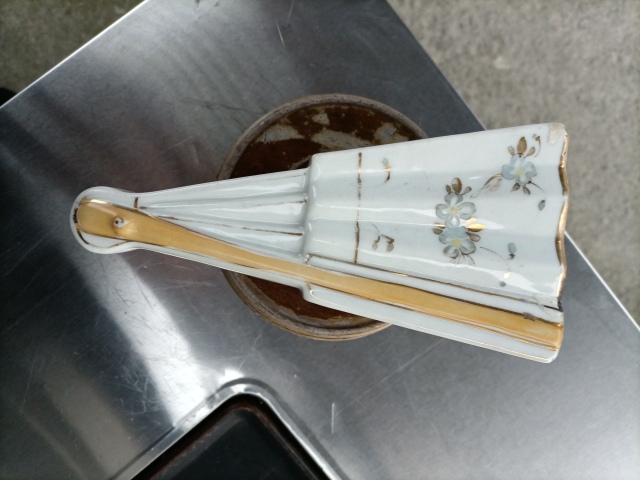 古玩陶瓷粉彩花卉紋扇形壁瓶拍賣，當前價格500元