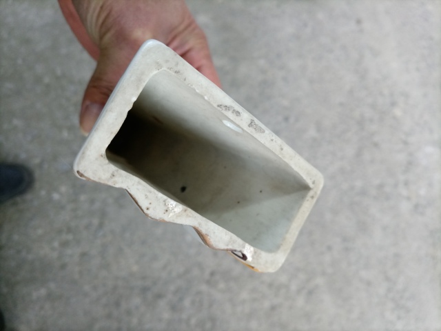 古玩陶瓷粉彩花卉紋扇形壁瓶拍賣，當前價格500元