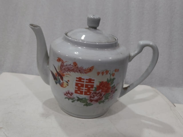 古玩陶瓷雙11秒殺彩繪鳳凰喜字紋茶壺拍賣,當前價格0元