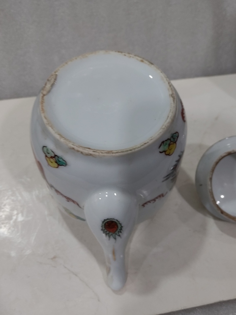 古玩陶瓷粉彩龍鳳壺拍賣,當前價格0元