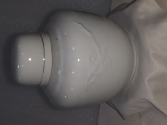 古玩陶瓷白釉梅花紋蓋罐拍賣,當(dāng)前價格0元