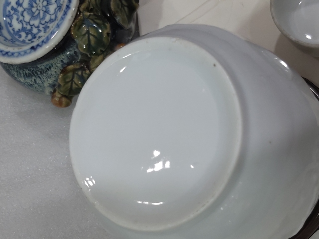 古玩陶瓷白釉梅花紋蓋罐拍賣,當(dāng)前價格0元