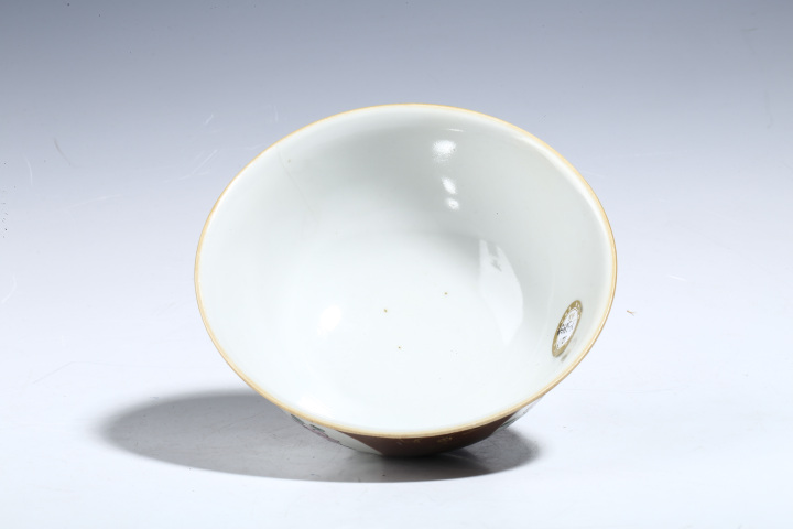 古玩陶瓷清乾隆·紫金釉開窗粉彩花卉紋碗拍賣，當前價格3388元