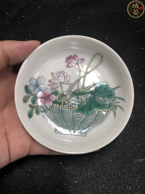 古玩陶瓷民國(guó)·粉彩花籃紋小盤真品鑒賞圖