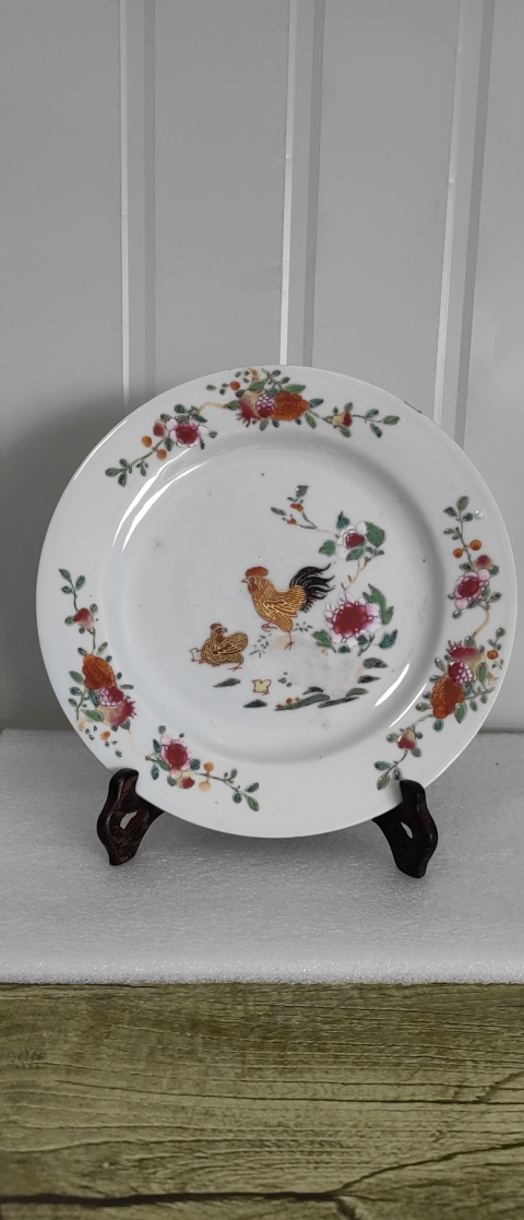 中国古美術　大清乾隆年製　粉彩花入 粉彩松鹿図瓶 大清乾隆年製銘 - 京都国立博物館 館蔵品データベース