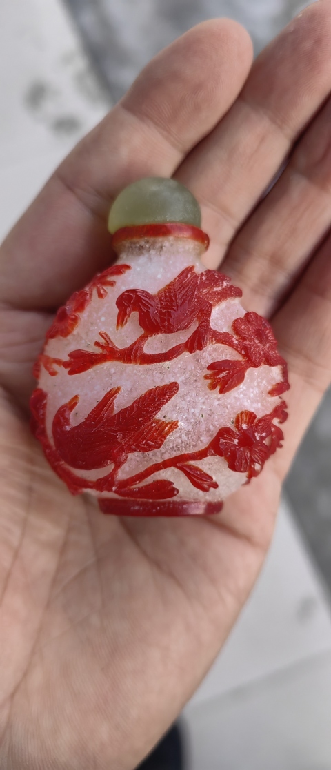 古玩陶瓷料器套紅雕刻鼻煙壺拍賣，當(dāng)前價格388元