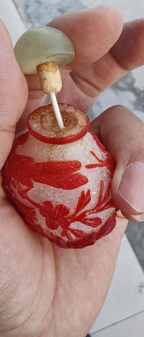 古玩陶瓷料器套紅雕刻鼻煙壺拍賣，當(dāng)前價格388元