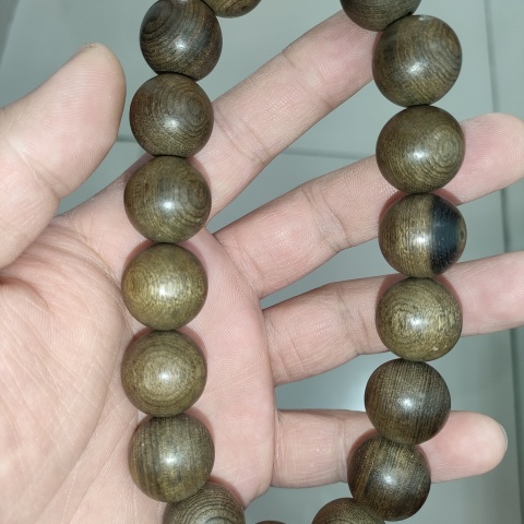 古玩雜項老料,金絲楠木陰沉木手串拍賣,當前價格1300元