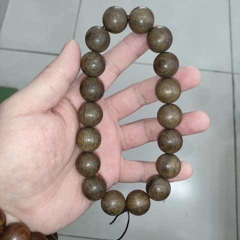 古玩雜項老料,金絲楠木陰沉木手串拍賣,當前價格1300元
