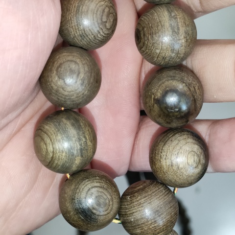 古玩雜項老料金絲楠木,陰沉木108粒珠子拍賣,當前價格2600元