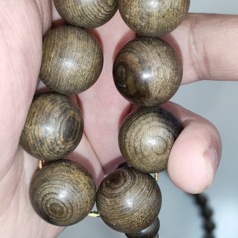 古玩雜項老料金絲楠木,陰沉木108粒珠子拍賣,當前價格2600元