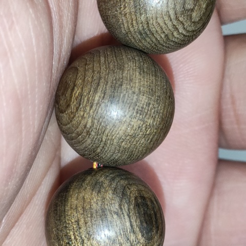古玩雜項老料金絲楠木,陰沉木108粒珠子拍賣,當前價格2600元