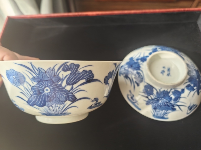 古玩陶瓷清晚期·青花荷池鴛鴦紋(滿池嬌)蓋碗拍賣,當前價格2180元