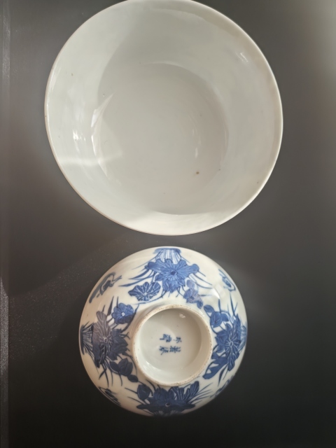 古玩陶瓷清晚期·青花荷池鴛鴦紋(滿池嬌)蓋碗拍賣,當前價格2180元