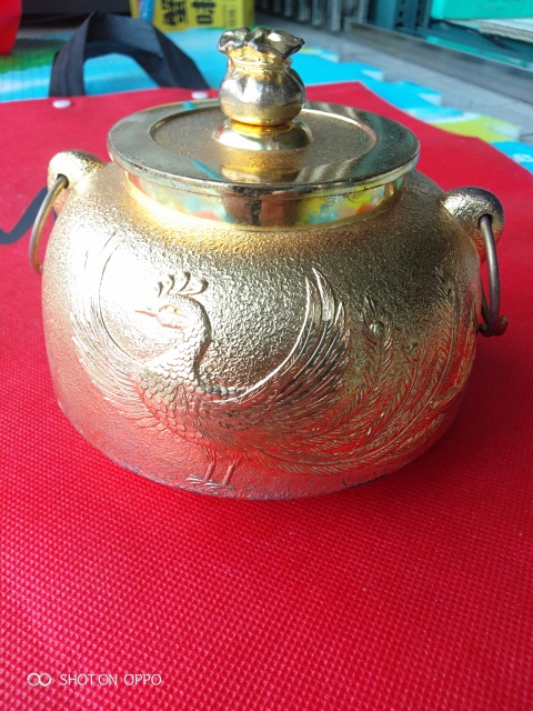 古玩銅器現(xiàn)代日本鎏金茶釜拍賣，當(dāng)前價(jià)格465元