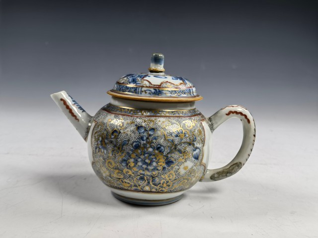 古玩陶瓷康雍·青花礬紅描金松樹(shù)花卉紋壺真品鑒賞圖