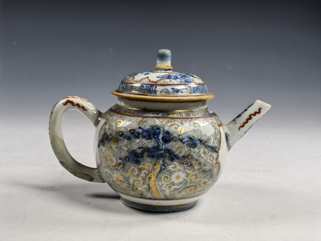 古玩陶瓷康雍·青花礬紅描金松樹(shù)花卉紋壺真品鑒賞圖